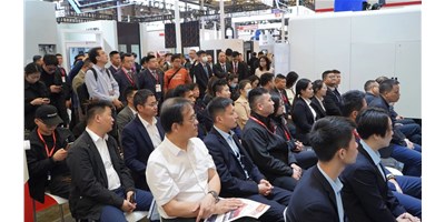 创世纪集团CCMT2024新品宣布会盛大揭幕，，，，，，高端五轴机床引领行业立异潮流